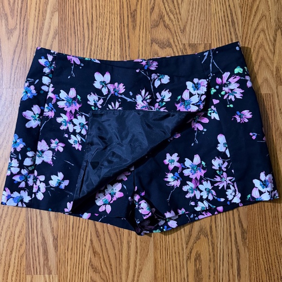 NWT Express Black Pink Floral Mini Skort Y2K Coquette Office Siren Skirt Size 10 - Picture 6 of 13